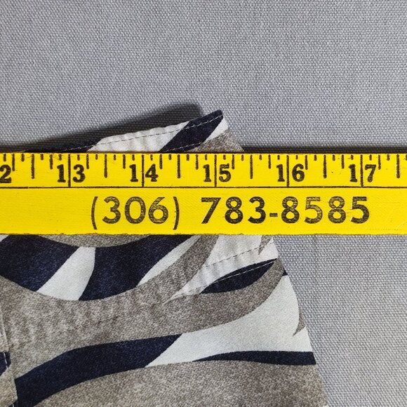 Under Armour board shorts men's sz 30 grey colour wave pattern summer swim wear - Picture 9 of 12